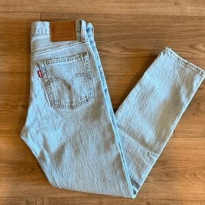 Levi’s Women’s Light Blue Jeans wedgie fit